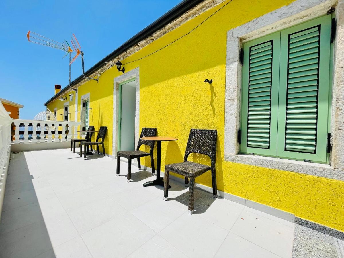 Mpolanos Guesthouse Himara Kültér fotó
