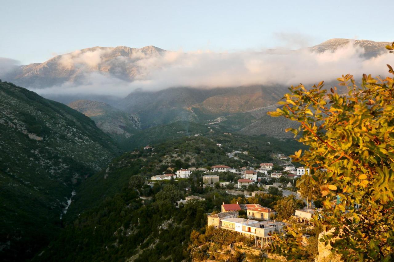 Mpolanos Guesthouse Himara Kültér fotó