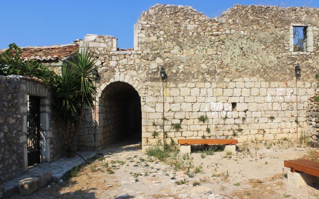 Mpolanos Guesthouse Himara Kültér fotó