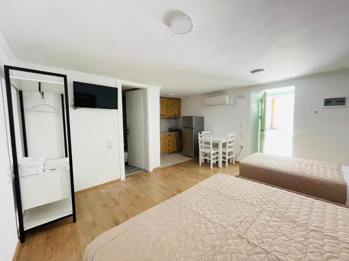 Mpolanos Guesthouse Himara Kültér fotó