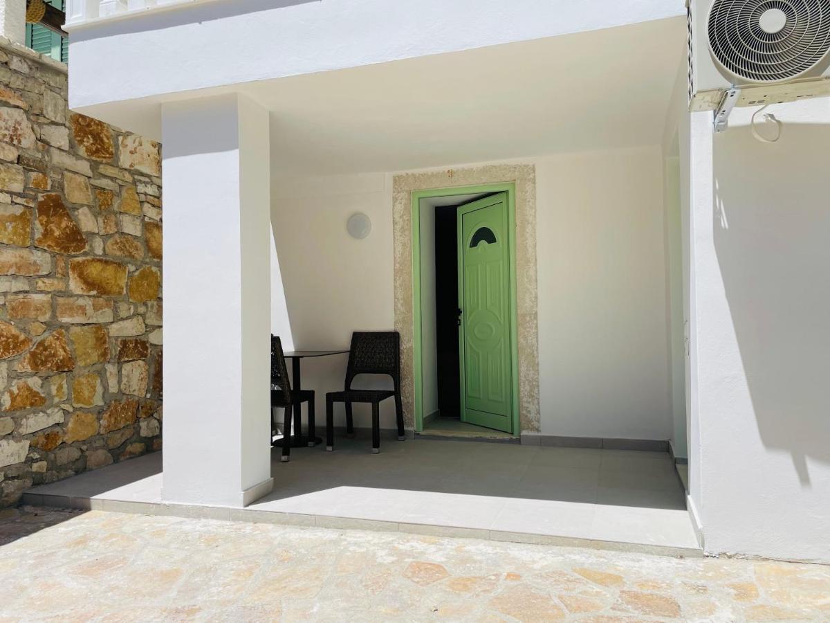 Mpolanos Guesthouse Himara Kültér fotó