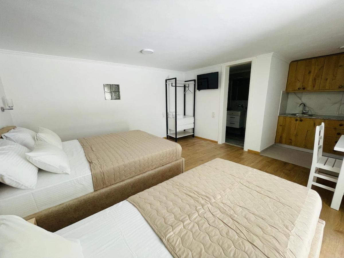 Mpolanos Guesthouse Himara Kültér fotó