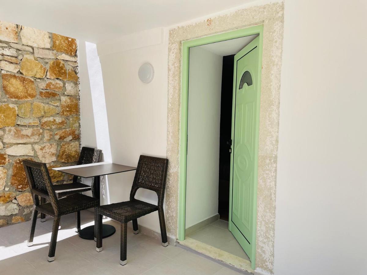 Mpolanos Guesthouse Himara Kültér fotó