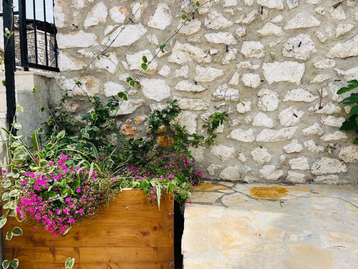 Mpolanos Guesthouse Himara Kültér fotó