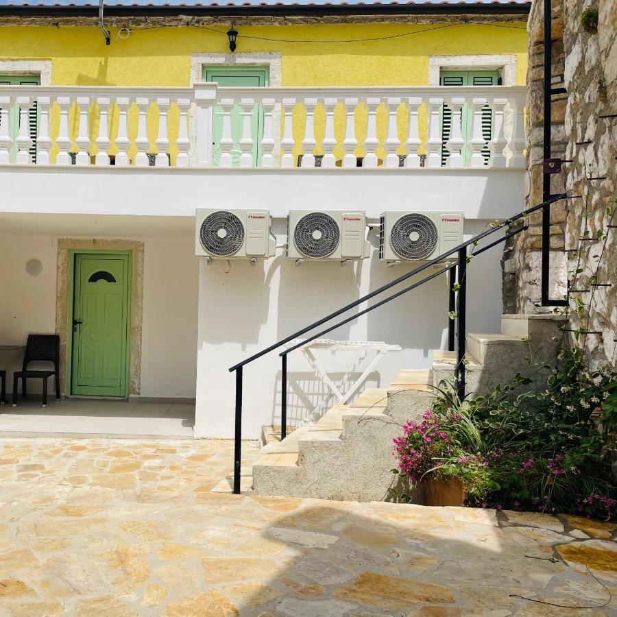 Mpolanos Guesthouse Himara Kültér fotó